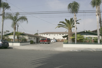 15737-15743 Eucalyptus Ave in Bellflower, CA - Building Photo - Building Photo