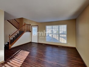 547 Greystone Ln in Bolingbrook, IL - Building Photo - Building Photo