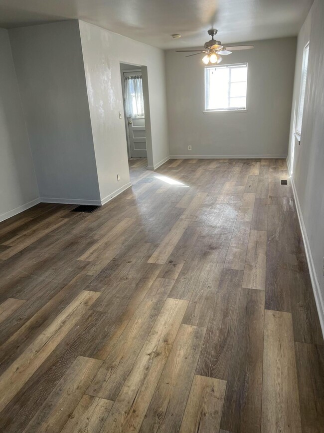 property at 2951 E Moreland Dr