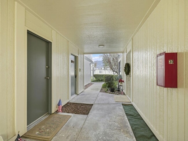 10512 Sunland Blvd in Los Angeles, CA - Building Photo - Building Photo