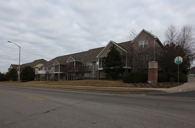 Village at Deer Creek in Overland Park, KS - Foto de edificio - Building Photo