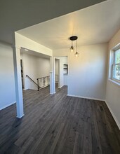 5711 NW Hillside Dr in Kansas City, MO - Building Photo - Building Photo