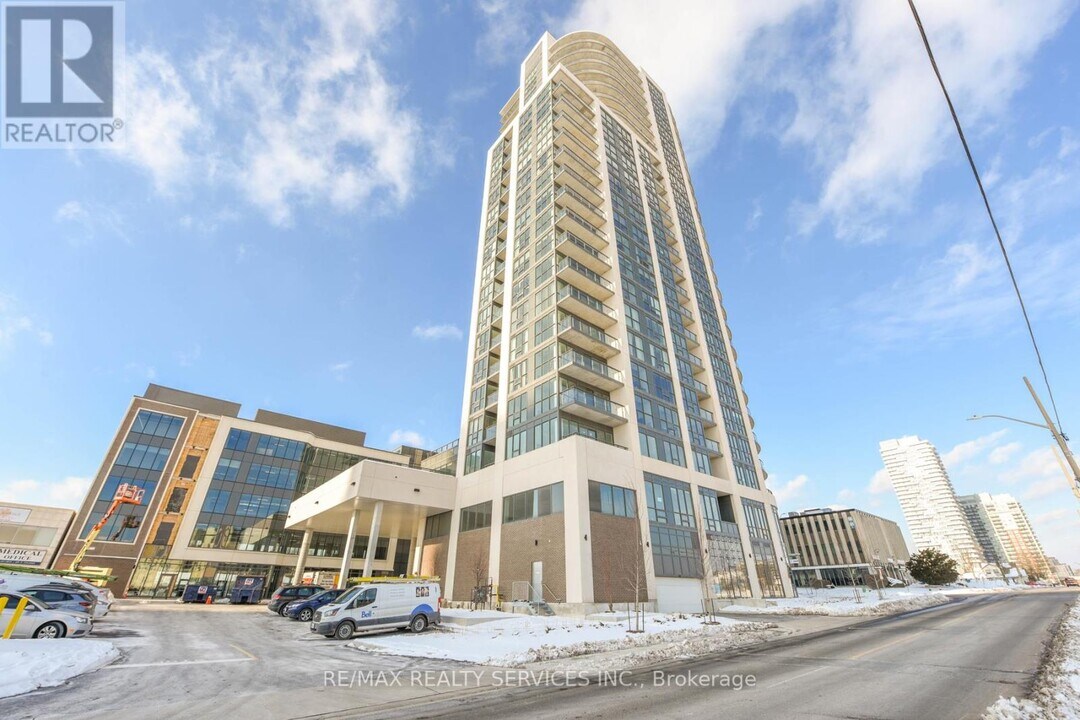15 Lynch St in Brampton, ON - Building Photo