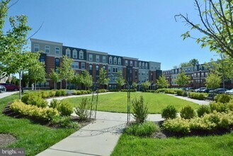 3989 Norton Pl, Unit 104 in Fairfax, VA - Foto de edificio - Building Photo