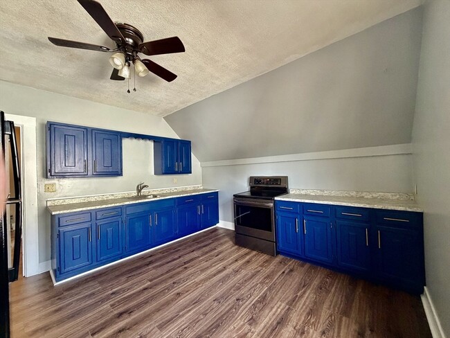 86 Maplewood Ave in Gloucester, MA - Building Photo - Building Photo