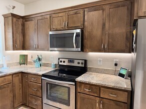 301 Wintersage in Talent, OR - Building Photo - Building Photo