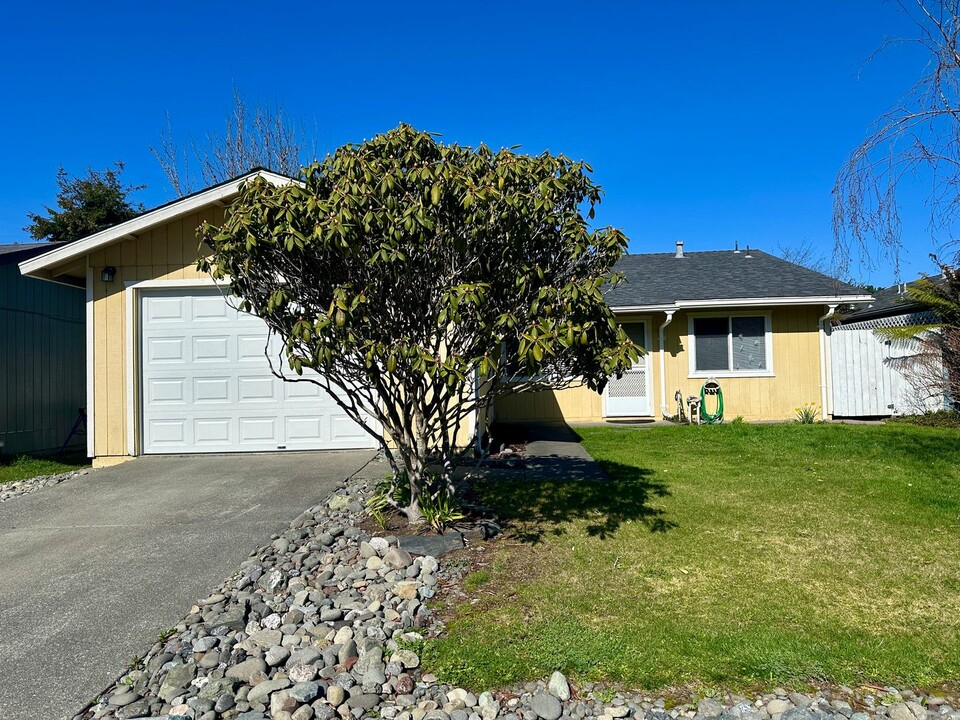 1509 Harden Dr in Mckinleyville, CA - Building Photo