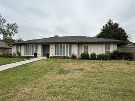 4135 High Summit Dr in Dallas, TX - Building Photo