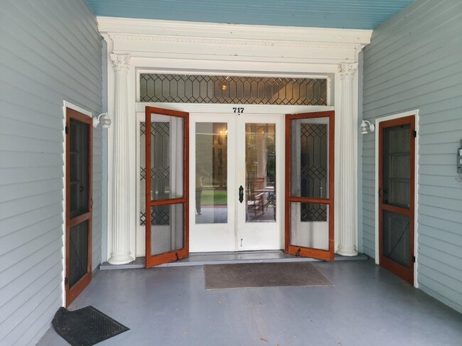 717 Broadway in Columbus, GA - Foto de edificio - Building Photo