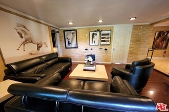 15555 High Knoll Rd in Los Angeles, CA - Building Photo - Building Photo