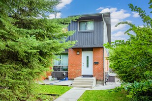 1930 12 Av SW in Calgary, AB - Building Photo