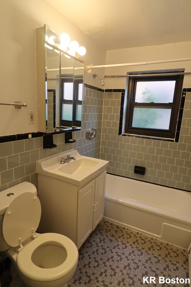 23 Auburn St in Brookline, MA - Building Photo - Building Photo