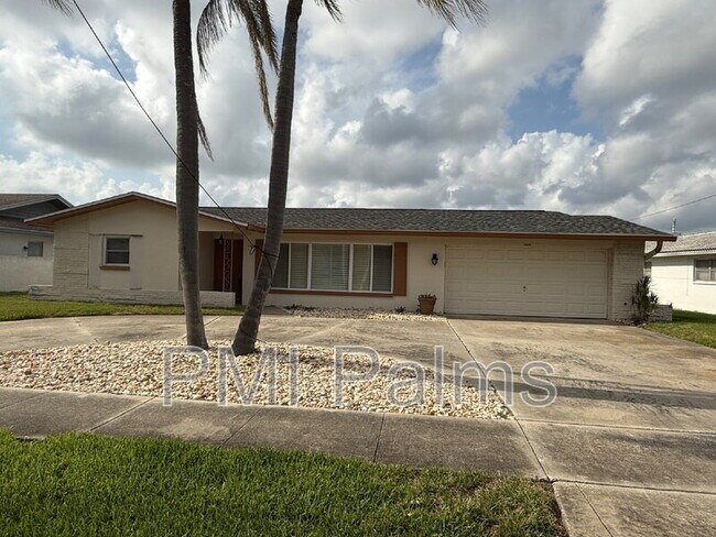 1858 Union St in Clearwater, FL - Foto de edificio - Building Photo