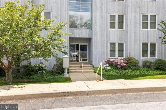 5213 Le Parc Dr, Unit 46 APT 2 in Wilmington, DE - Building Photo - Building Photo
