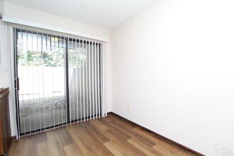 1455 Acorn Ln in Pensacola, FL - Foto de edificio - Building Photo