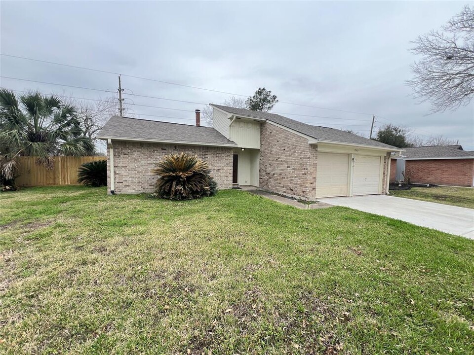 1503 Vickery Dr in Sugar Land, TX - Building Photo