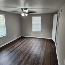 813 Martin St in Pleasanton, TX - Building Photo - Building Photo