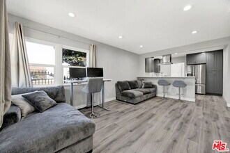 201 E 91st St in Los Angeles, CA - Building Photo - Building Photo