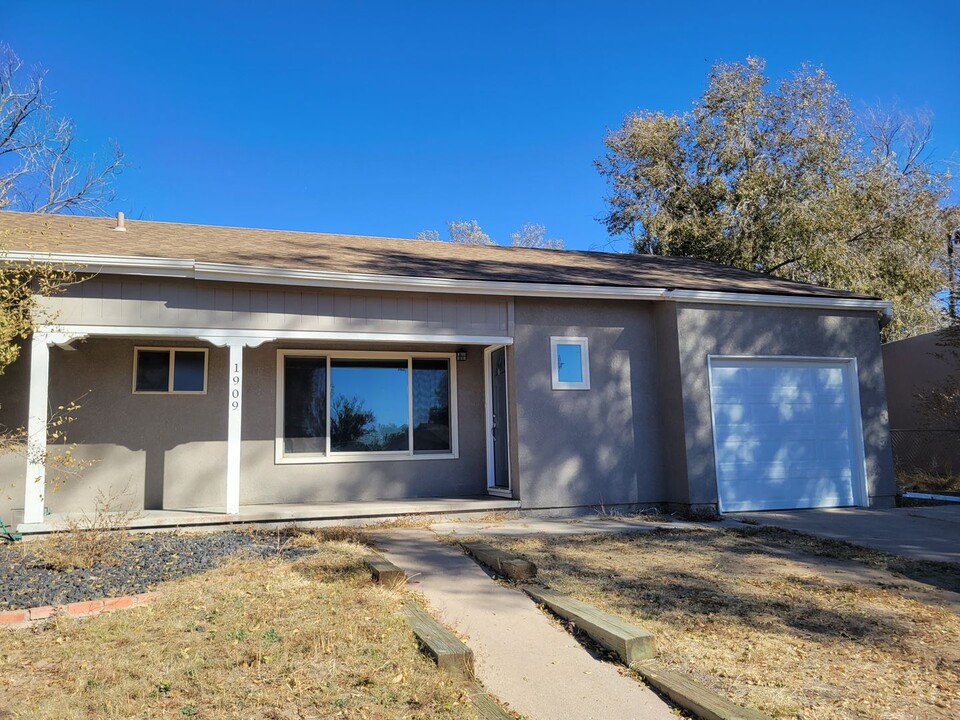 1909 Hallam Ave in Colorado Springs, CO - Building Photo