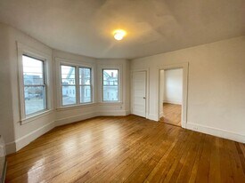 459 Beech St in Manchester, NH - Building Photo