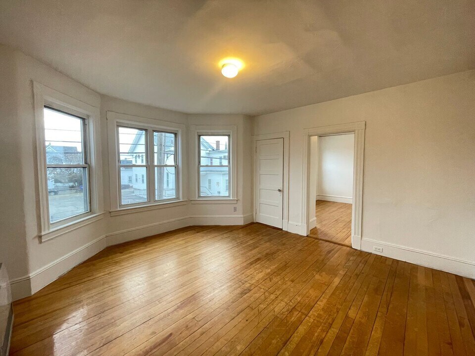 459 Beech St in Manchester, NH - Building Photo