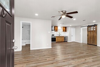 338 S Walker Rd in Cleveland, TX - Building Photo - Building Photo