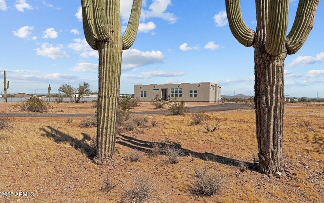 38127 N 251st Ave in Morristown, AZ - Building Photo - Building Photo