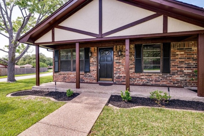 724 Toni Dr in Hurst, TX - Building Photo - Building Photo