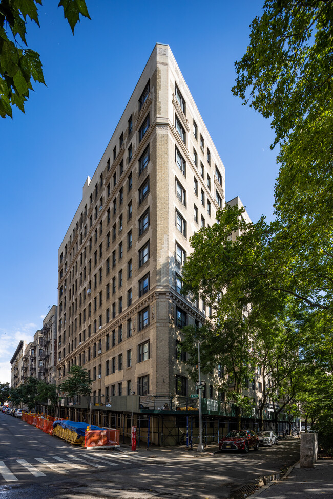 725 Riverside Dr in New York, NY - Building Photo - Building Photo