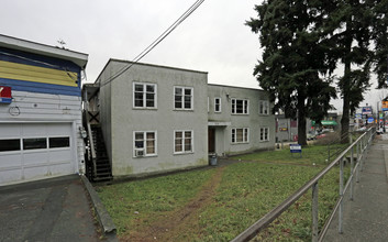 964 Brunette Ave in Coquitlam, BC - Building Photo - Primary Photo