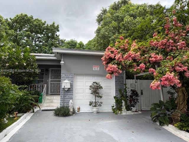 680 NE 160th Terrace in Miami, FL - Building Photo