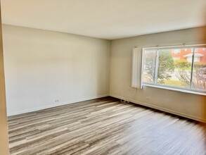 4659 Dobson St in Skokie, IL - Building Photo - Building Photo