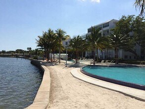 700 NE 63rd St in El Portal, FL - Building Photo - Building Photo