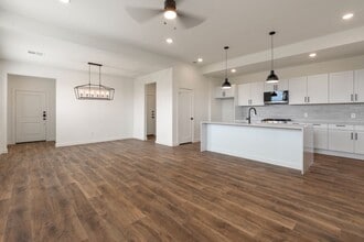 1864 Dry Cherry Ln in Dayton, TX - Foto de edificio - Building Photo