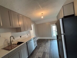 708 Belgrade Ave, Unit 708.5 Upper Unit in North Mankato, MN - Building Photo - Building Photo