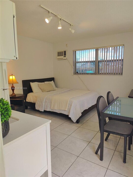 7121 Taft St in Hollywood, FL - Building Photo