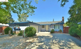 40232 Blanchard St in Fremont, CA - Building Photo