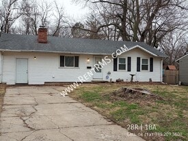 3913 SE Humboldt St in Topeka, KS - Building Photo