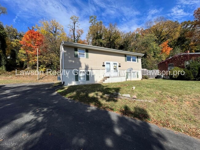 property at 739-743 Suburban Ave SW