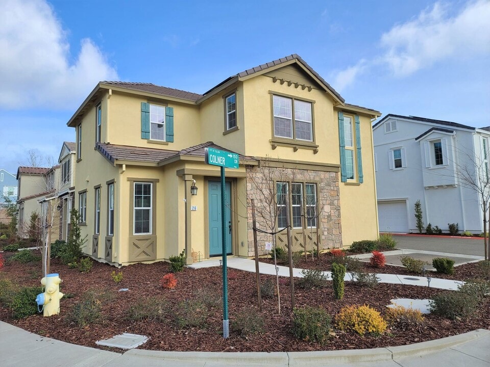 126 Colner Cir in Folsom, CA - Building Photo