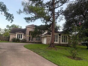 15111 New Hastings Dr in Houston, TX - Building Photo - Building Photo
