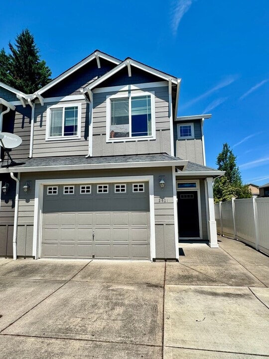 2401 NE 114th Ct in Vancouver, WA - Foto de edificio