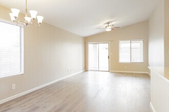 13284 W Port Au Prince Ln in Surprise, AZ - Foto de edificio - Building Photo