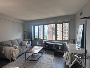 1360 N Lake Shore Dr in Chicago, IL - Building Photo - Building Photo