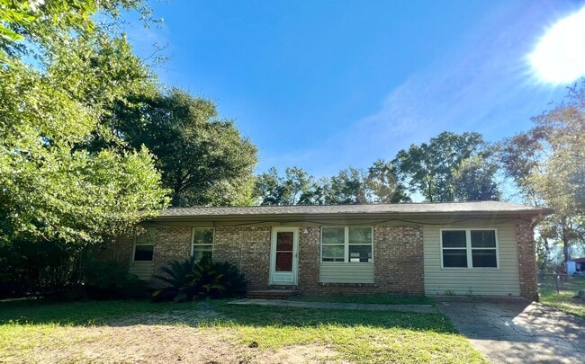 4011 Wood Dr in Tallahassee, FL - Building Photo - Building Photo