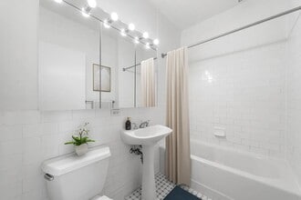 90 Rector St, Unit 3Q in New York, NY - Foto de edificio - Building Photo