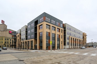 Vim Vigor Lofts in Milwaukee, WI - Foto de edificio - Building Photo