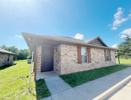 100 Mockingbird Xing in Durant, OK - Building Photo