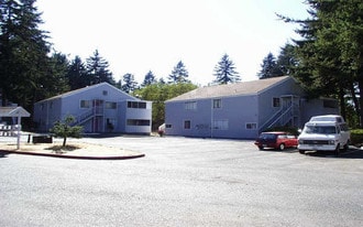 17704-17736 NE Glisan St in Portland, OR - Building Photo