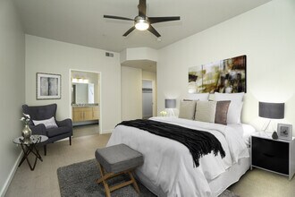 6462 Woodley Ave Residences in Van Nuys, CA - Building Photo - Building Photo